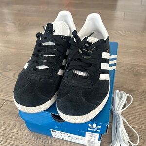 Adidas gazelle black and white